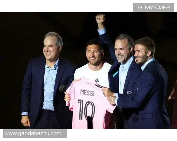 梅西加盟迈阿密国际后首度亮相 展示惊人状态引发球迷热议